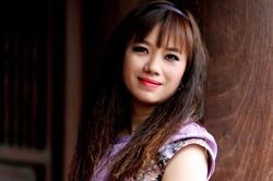 Ánh sáng từ cây mùa xuân