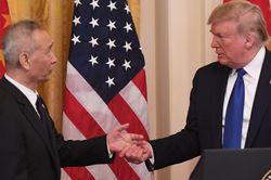 Tổng thống Trump ký giai đoạn đầu thỏa thuận mới với Trung Quốc