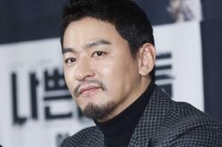 Joo Jin Mo lên tiếng về tin nhắn tìm gái mua vui với Jang Dong Gun