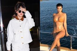 Selena diện cả cây trắng, Kourtney mặc bikini trông như khỏa thân