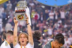 Real Madrid: Cuộc trỗi dậy của 'ông già' Luka Modric