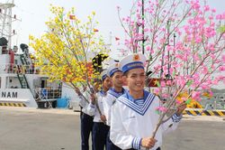 Chở mùa xuân ra nhà giàn