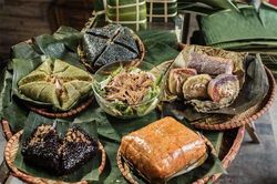 Dân tình chi nửa triệu mua bánh chưng nhân cá hồi, bánh chưng gấc dịp Tết