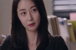 Biết bệnh nhân đăng ký phá thai là 'tiểu tam', vợ chụp tên tuổi gửi cho chồng thử phản ứng của anh