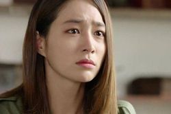 Vợ kêu ở nhà với mẹ chồng ngột ngạt nên cứ cuối tuần là 'xách' con sang cô bạn thân chơi, đến lúc chồng vô tình thấy cảnh nóng trước mặt mới té ngửa