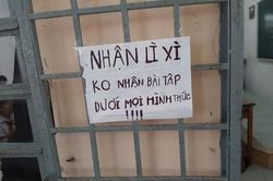Gần Tết, các bạn học sinh to gan treo 'tối hậu thư' trước lớp để nhắc khéo cô giáo khiến dân mạng vừa cười vừa đồng cảm