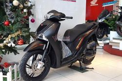Giá xe máy cận Tết: 'Cháy' Honda SH, không còn xe giao khách