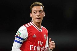 Chuyển nhượng Arsenal: Bất chấp chỉ trích, Ozil vẫn muốn gia hạn hợp đồng