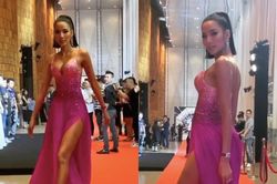 Tung màn 'Bamboo walk' kinh điển trên thảm đỏ, Hoàng Thùy liền giật giải trang phục ấn tượng