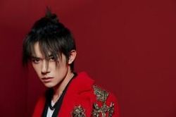 Dịch Dương Thiên Tỉ nói về chuyện tình cảm, tiết lộ từng có mối quan hệ tốt với một bạn học nữ