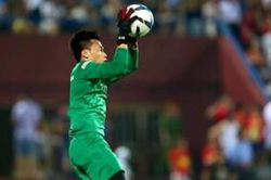 Thủ môn Bùi Tiến Dũng mắc sai lầm, U23 Việt Nam về nước trong nỗi buồn