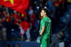 CĐV Việt Nam: Đừng trách Bùi Tiến Dũng, về nhà ăn Tết thôi