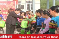 Bộ trưởng Bộ NN&PTNT Nguyễn Xuân Cường thăm, tặng quà bà con vùng lũ Sa Ná