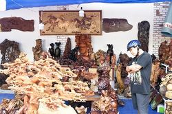 Gỗ mỹ nghệ vắng khách mua