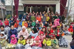 Chia sẻ khó khăn với các em học sinh nơi biên cương Tổ quốc