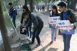 Thả cá, hóa vàng dịp Tết ông Công, ông Táo: Đừng thả túi ni lông