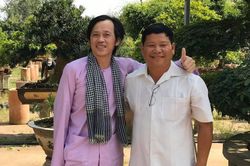 Hoài Linh khoe ảnh thăm cặp me kỷ lục ở Sa Đéc
