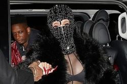 Cardi B mặc đồ xuyên thấu giữa thời tiết lạnh giá