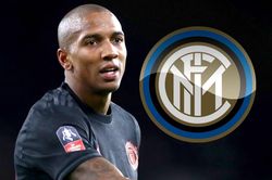 Truyền thông vây kín sao MU khi tới Italy ký hợp đồng