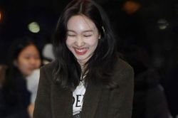 Nayeon Twice đẹp 'không tì vết' ở sân bay trên đường tới Hawaii