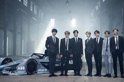 'Đau tim' trước tạo hình của BTS trong trang phục đua xe