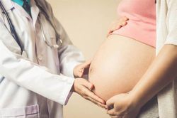 Mải chơi bài ngày Tết, thai phụ suýt chút nữa sinh con ngay tại bàn mạt chược