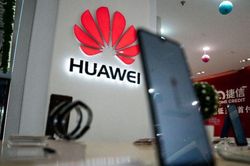 Bất chấp bị Mỹ cấm vận, điện thoại Huawei vẫn bán rất chạy