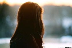 Chồng dẫn người tình vào khách sạn 'tắm uyên ương' nhưng khi kéo rèm nhìn thấy thân hình 'nóng bỏng' trong bồn tắm mà anh tái mặt kinh hãi
