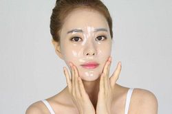Đắp mặt nạ mỗi ngày là bí quyết làm đẹp của nữ thần Phạm Băng Băng, Chí Linh nhưng hãy cẩn thận nếu không muốn bị hỏng da mặt