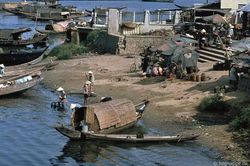 Kho ảnh khổng lồ về Việt Nam 1991-1993: Xuôi dòng sông Hương