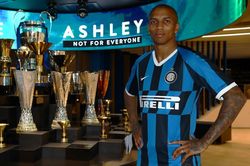 Ashley Young rời Man Utd, đầu quân cho Inter Milan