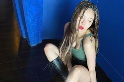 HyunA đăng ảnh gợi cảm sau tranh cãi về kiểu tóc