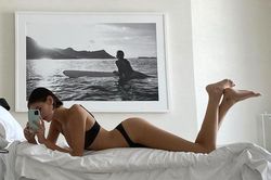 Con gái 18 tuổi của Cindy Crawford thả dáng tuyệt đẹp với bikini