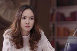 Hàng xóm khen con nuôi càng lớn càng giống bố nuôi, vợ nghi chồng phản bội đi điều tra thì ngã ngửa với thân thế bố đứa bé