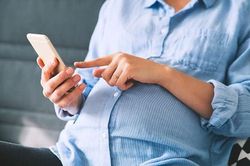 Mới bầu 18 tuần nhưng 'cơm không phải nấu, chợ không phải đi', con gái vẫn hạch sách mẹ đẻ chăm chưa tốt