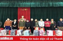 Phó Chủ tịch Ủy ban Trung ương MTTQ Việt Nam tặng quà Tết tại Quan Hóa và Hoằng Hóa