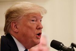 Tổng thống Trump nói 'lãnh tụ tối cao Iran chẳng tối cao cho lắm'
