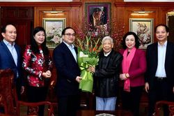 Lãnh đạo thành phố Hà Nội chúc Tết các đồng chí nguyên lãnh đạo Đảng, Nhà nước