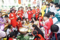 Dạy con sử dụng tiền lì xì