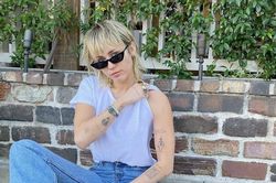Vì sao Miley Cyrus và dàn nghệ sĩ thích để tóc giống thời cha mẹ?