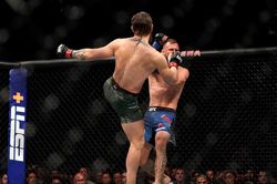 Conor McGregor khiến đối thủ bất ngờ trong trận thắng knock-out