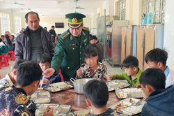 Chuyện những đứa con nuôi biên phòng ở Quảng Ninh