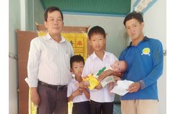 Từ thông tin trên Báo SGGP: Bạn đọc giúp 4 cha con anh Khang trên 50 triệu đồng