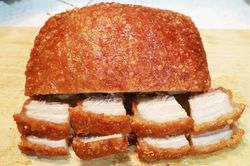 Bí quyết làm thịt heo quay giòn bì bằng nguyên liệu có sẵn trong nhà bếp