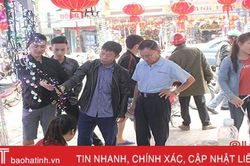 Tết chạm ngõ, đèn trang trí ở Hà Tĩnh bán 'đắt như tôm tươi'