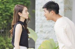 Gặp vợ cũ thất thểu bị bảo vệ siêu thị giữ lại, chồng cũ rút ví 5 triệu tưởng được dịp thể hiện ai ngờ lại bị bẽ mặt trước đám đông