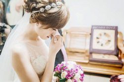 Rước dâu bằng 'xế hộp' 2 tỷ nhưng em vừa bước 1 chân lên xe hoa chồng vội ngăn lại đưa cho bản thỏa thuận bắt ký, đọc xong nội dung em uất nghẹn chỉ muốn tung hê tất cả