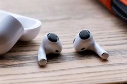 Apple vừa tự khiến tính năng chất nhất trên AirPods Pro tệ đi