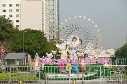 Người dân TPHCM háo hức đón chờ đường hoa Nguyễn Huệ