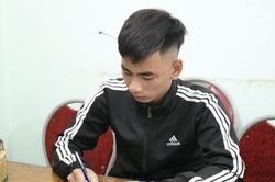 Ngụy trang 300 quả pháo nổ trong thùng hoa quả